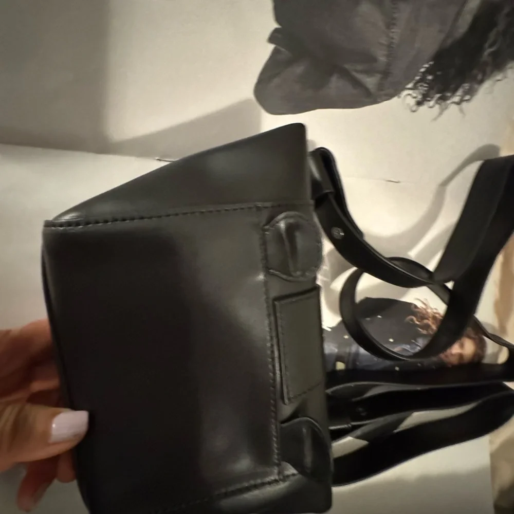 New - Banana Republic all leather mini crossbody - Picture 6 of 9